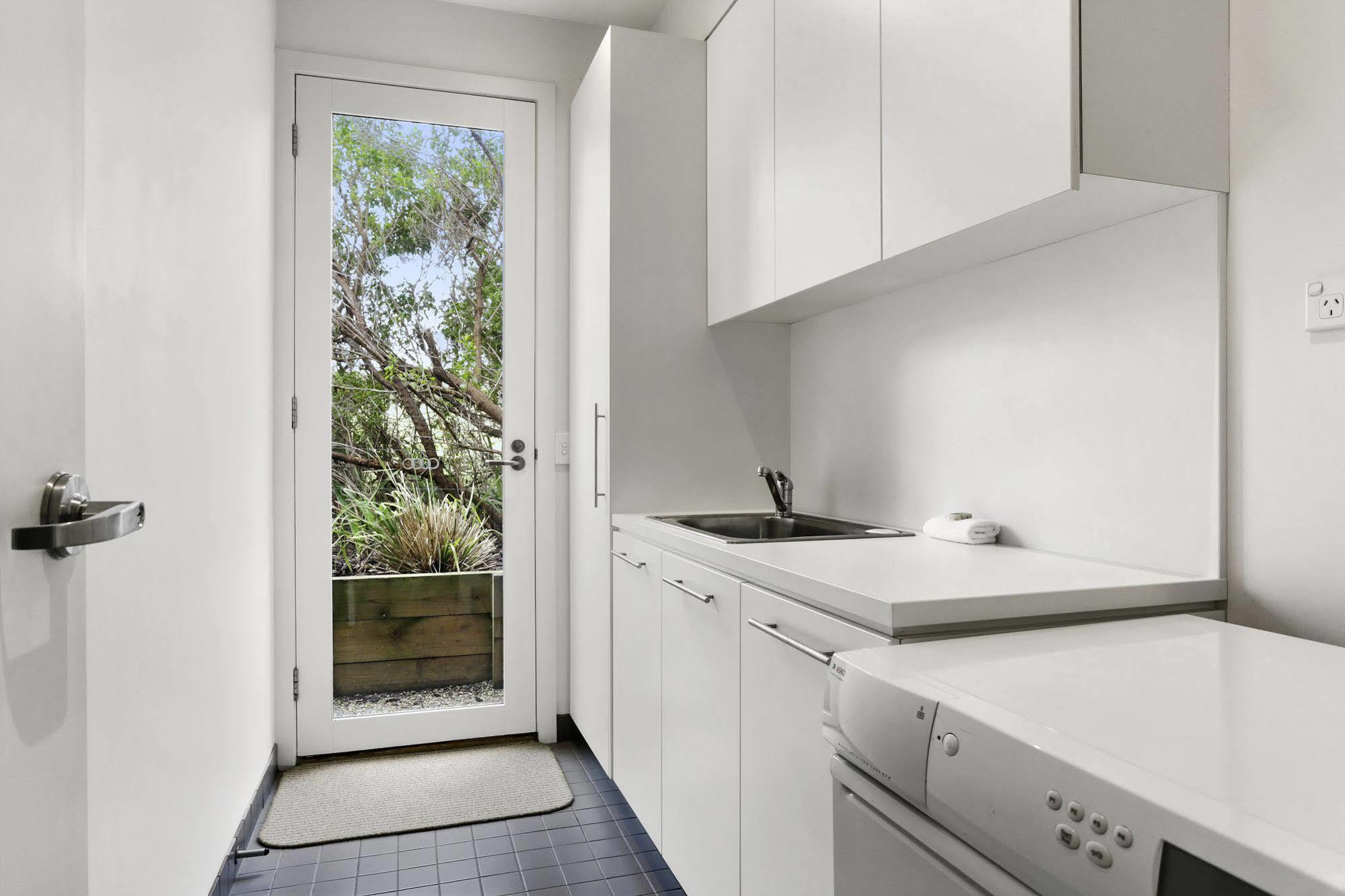 12 Apostles Accommodation Anchors Beach House With Sea Views พอร์ตแคมป์เบลล์ ภายนอก รูปภาพ